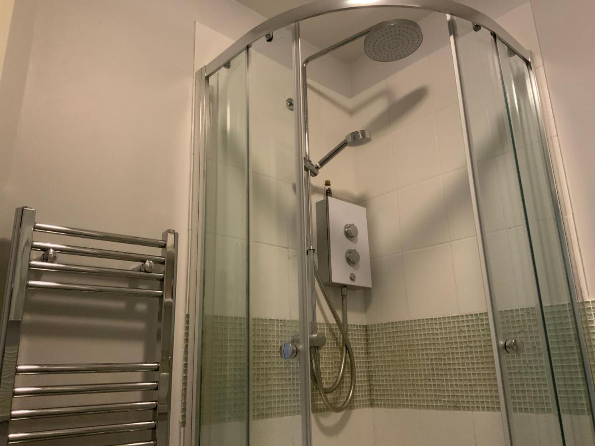 2 Bedroom Apartment Near Southfields London Kültér fotó