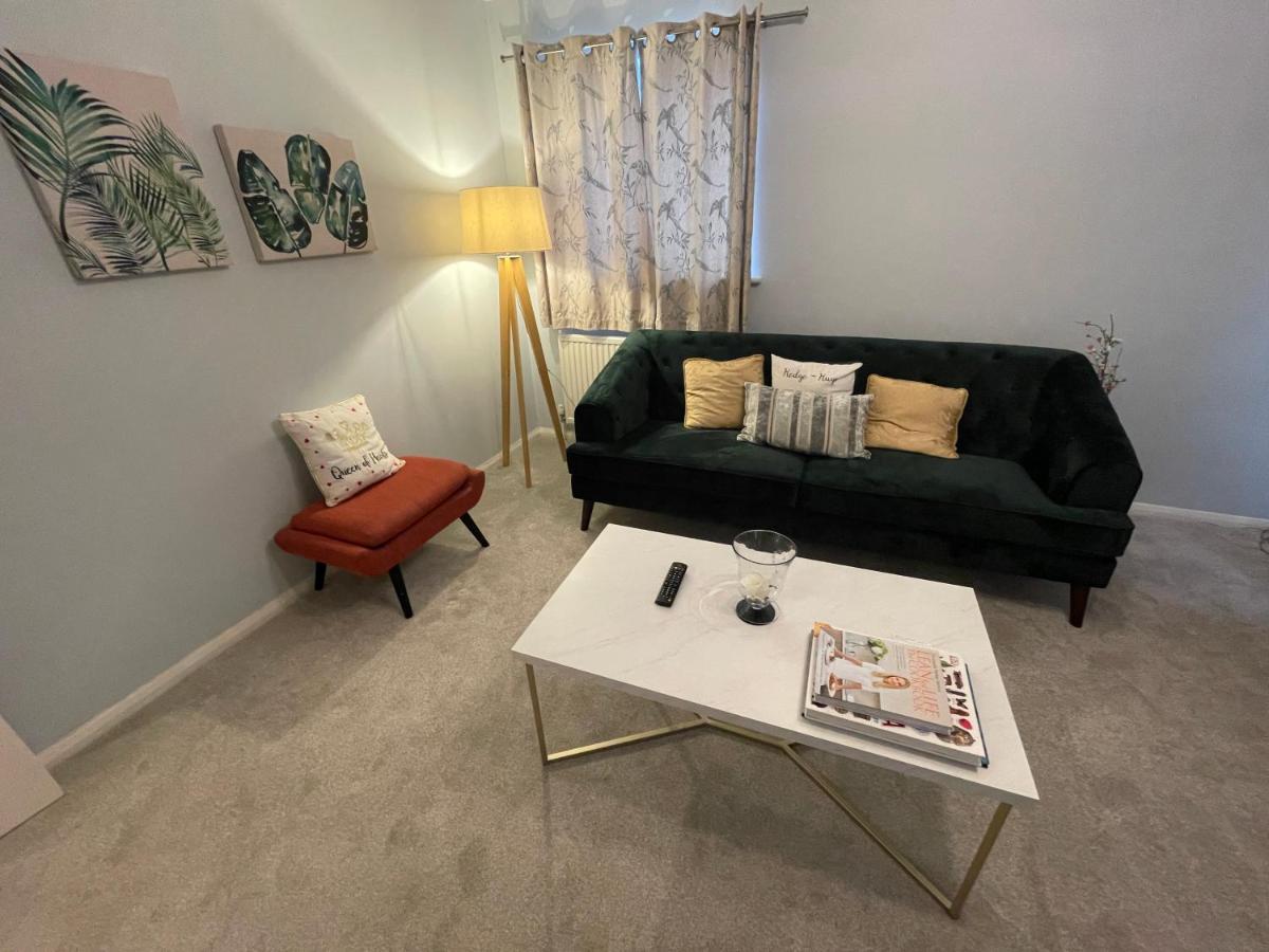 2 Bedroom Apartment Near Southfields London Kültér fotó