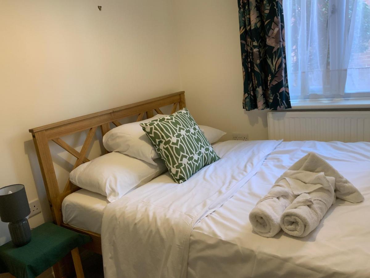2 Bedroom Apartment Near Southfields London Kültér fotó