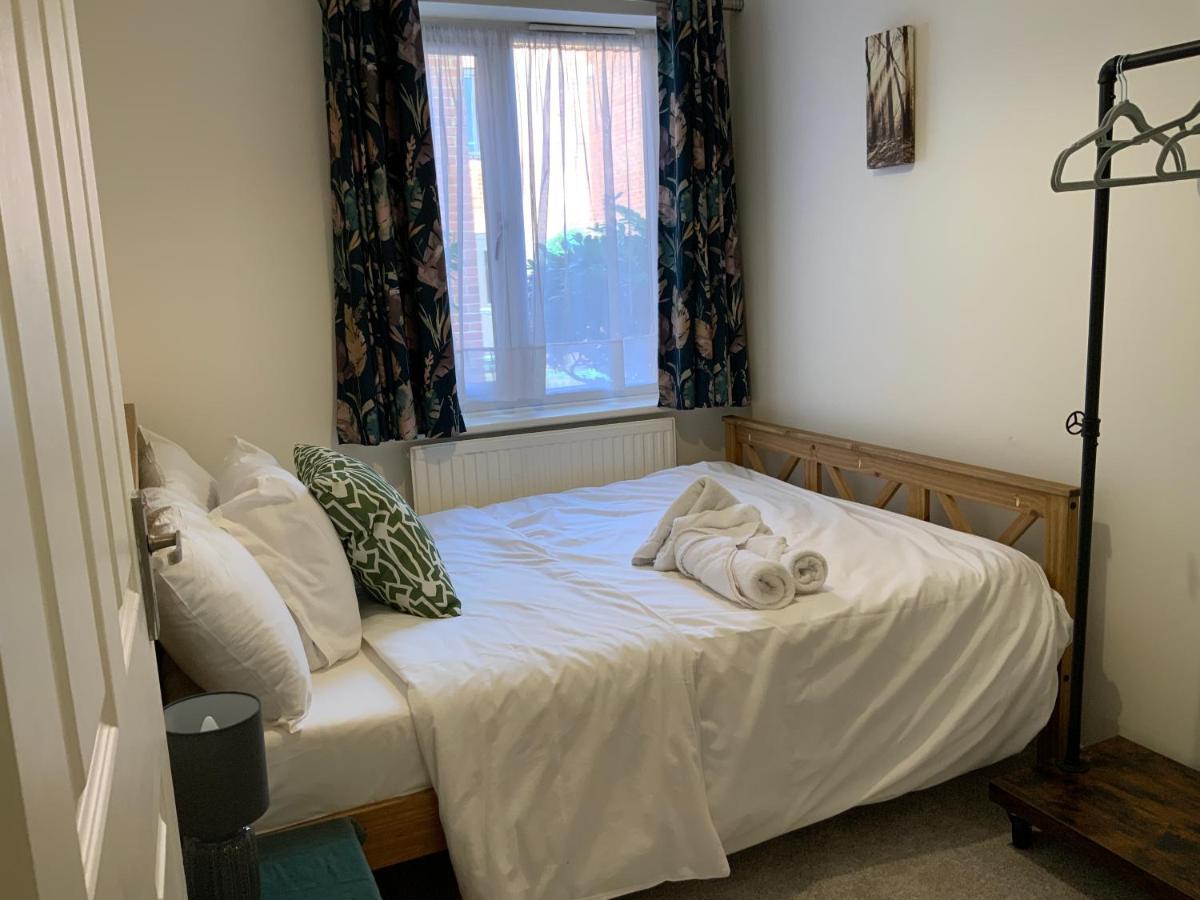 2 Bedroom Apartment Near Southfields London Kültér fotó