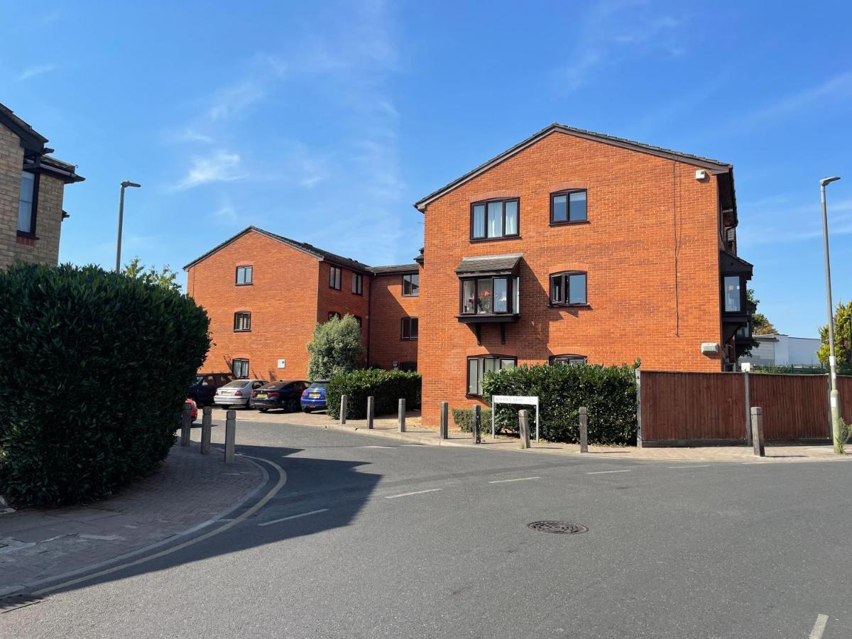 2 Bedroom Apartment Near Southfields London Kültér fotó